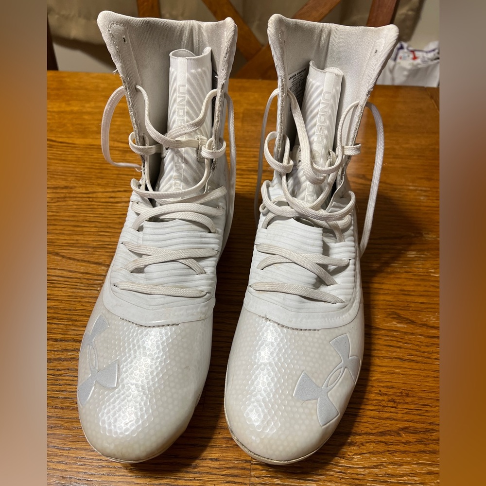 Under Armour men cleats size 10